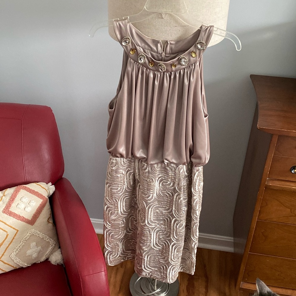 Beautiful sleeveless evening dress in a champagne color.